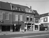 52013 Gezicht op de voorgevels van de panden Amsterdamsestraatweg nrs.60 - 64 te Utrecht met rechts de ingang van de ...